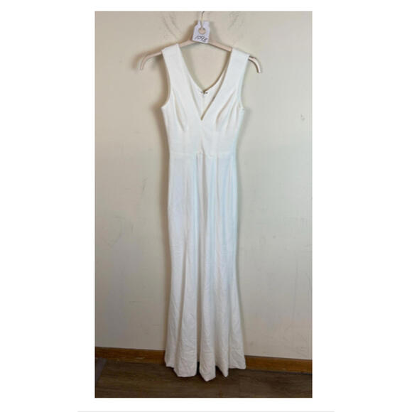 Dress the Population Dresses & Skirts - Dress the Population White V-Neck Maxi Dress